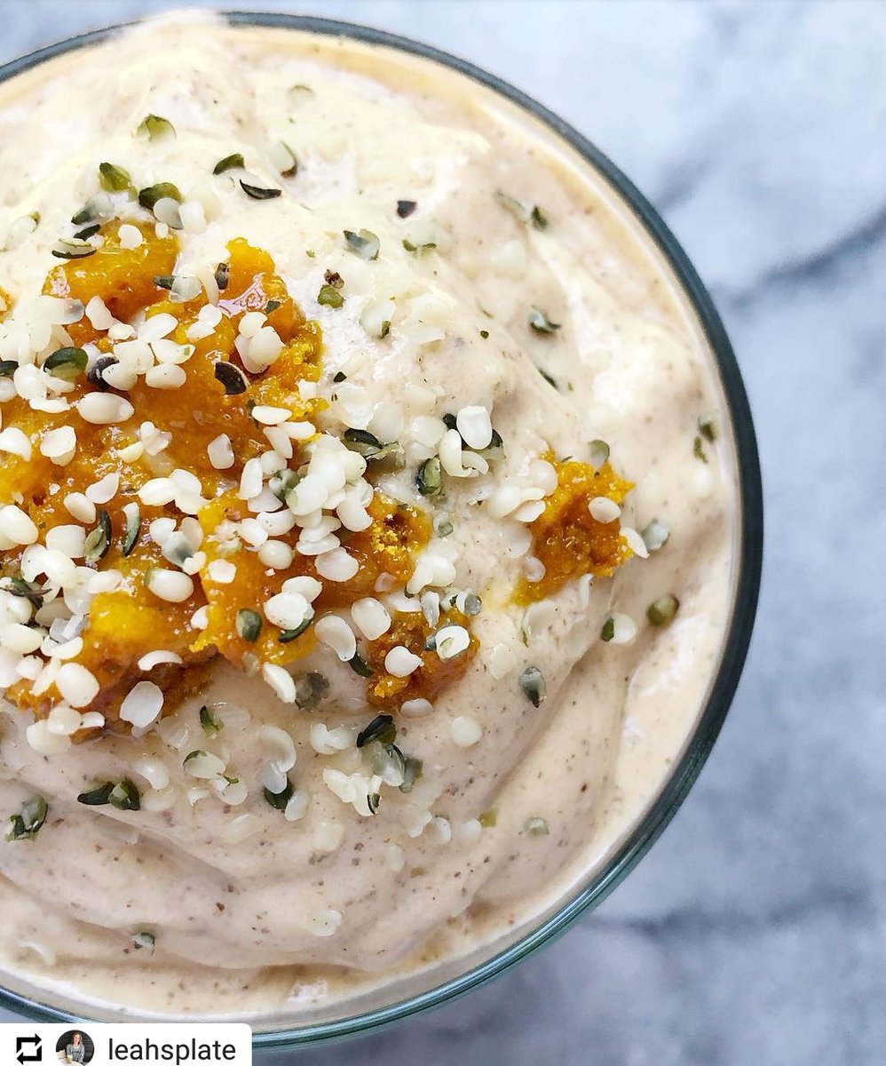 MapleLifeHealth's tweet image. This delicious smoothie from @leahsplate  is packed with bee powdered raw honey with propolis, royal jelly, and bee pollen.  Bee propolis is a great boost for your immune system. zurl.co/ylYk5 #health #bee #beepropolis #nutrition #healthtalk #retweet #healthyliving