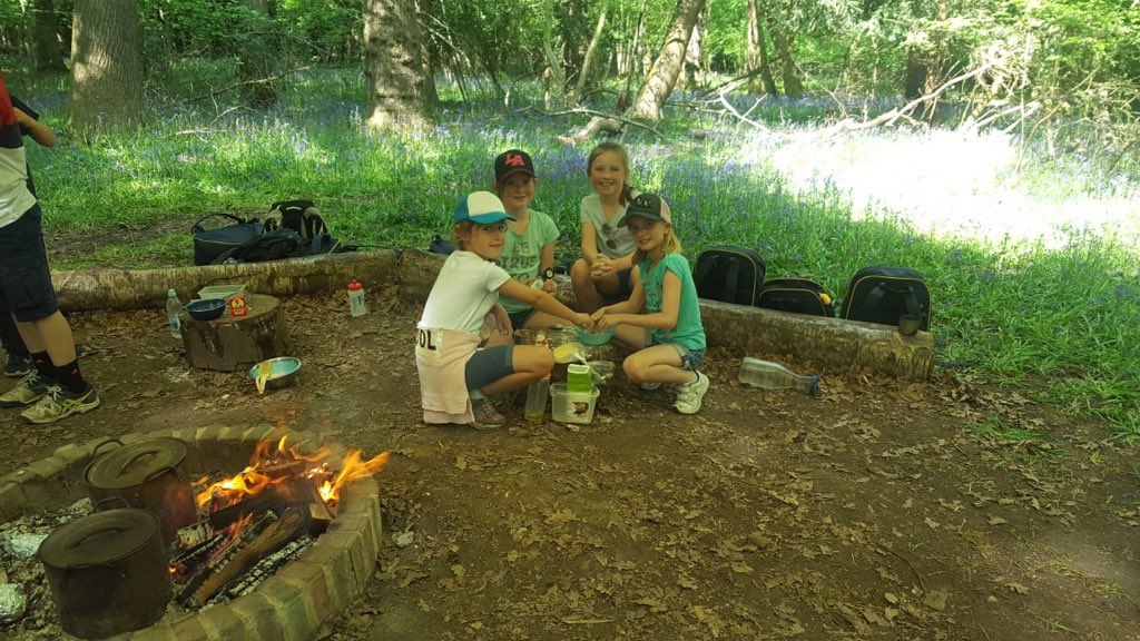 fulham_school's tweet photo. A spot of backwoods cooking this afternoon 🍌🍫🥔🧀 #fpsyear4 https://t.co/XVdmoCfPfY