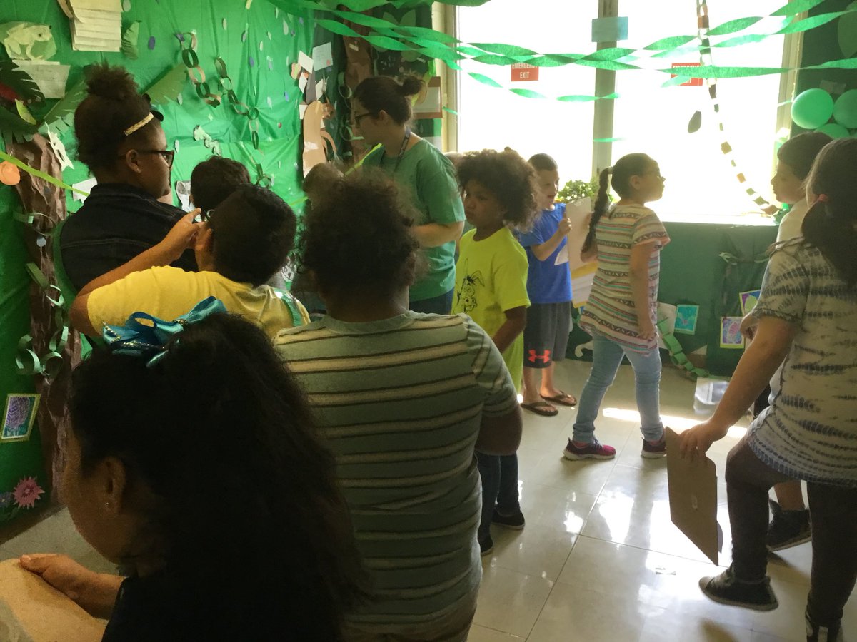 msdowmusic's tweet photo. 2nd and Kindergarten exploring the ecosystems! #growmaury #MoOnTheGo @HPEStigers https://t.co/ksayPDbfLp