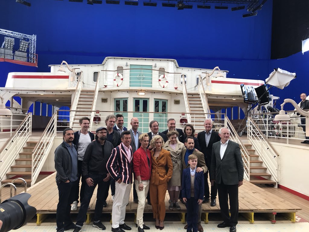 landnrw's tweet photo. Ich war noch niemals in der New York“ - das Erfolgsmusical mit den Songs von Udo Jürgens wird in @Koeln verfilmt. MP @arminlaschet besucht die Dreharbeiten in den #MMCStudios - sie gehören zu den größten und modernsten Film- und Fernsehstudios in Europa. #medienland #NRW https://t.co/QdctEWi9Ki