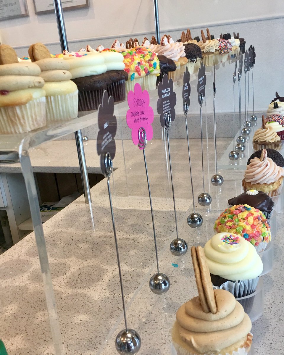 Happy Tuesday folks!  Make it a sweet day with some #trailercakes! We’ve got a dozen ways to make things sweeter.  Don’t forget.  We deliver! #ubereats #doordash