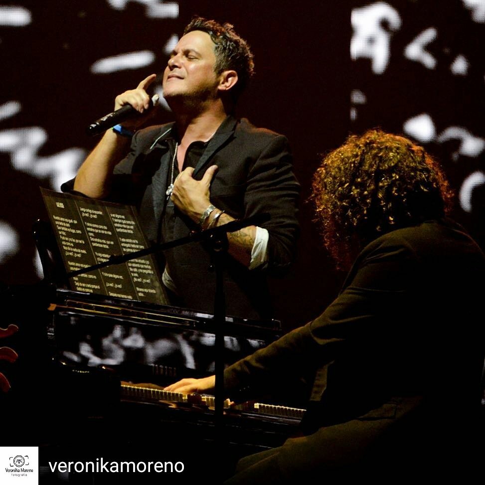 AQueNoMeSuenAS's tweet photo. @Regrann from @veronikamoreno - @alejandrosanz en @BCCenter #GiraSirope2016 #Mexirope #BCCenter #AlejandroSanz #ShowStation 🎹🎤 https://t.co/9B3uEn2ggw
