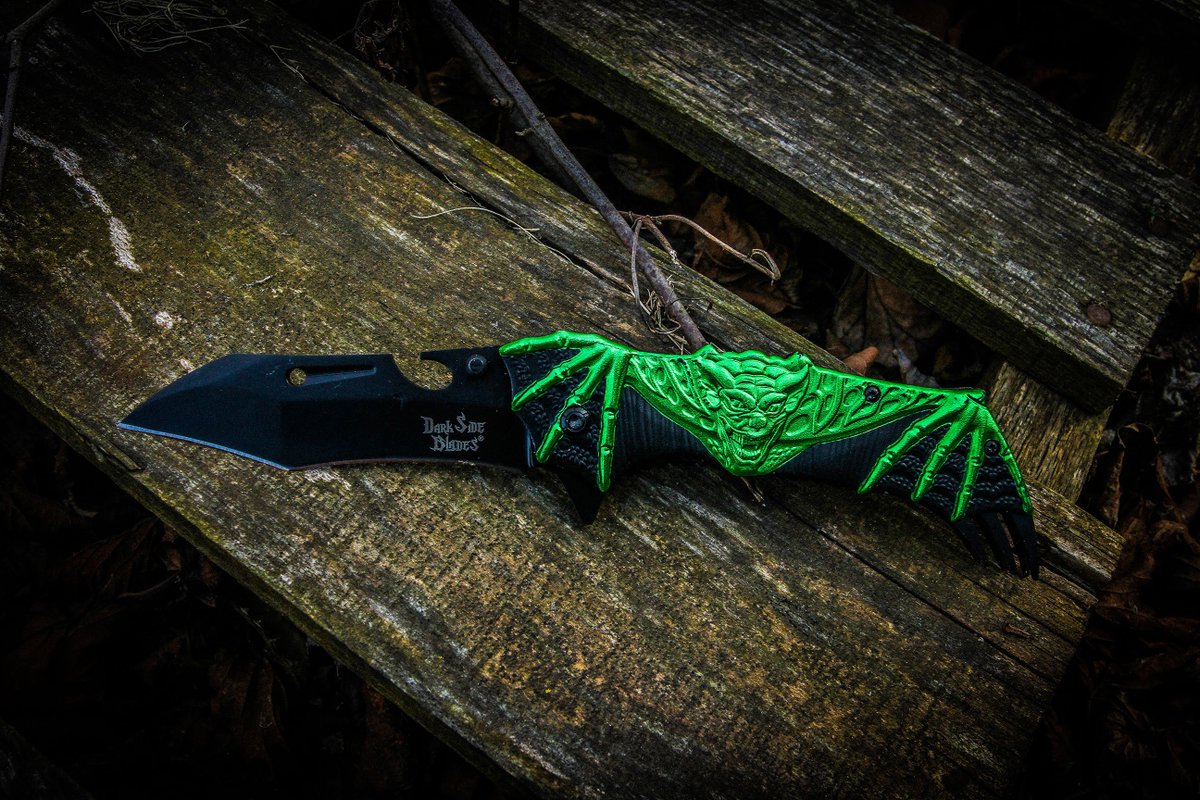 MasterCutlery's tweet photo. Dark Side Blades Vampire Spring Assisted Knives
DS-A066GY
DS-A066GN
#gothic #fantasy #knifecollection #vampire #fantasy #mythica #demonic #darkness #knifeaddiction #bat #springassisted #knifenuts #knifeobsession #dracula #Castlevania #collectibles @mastercutleryllc https://t.co/EuCwDsgPnR