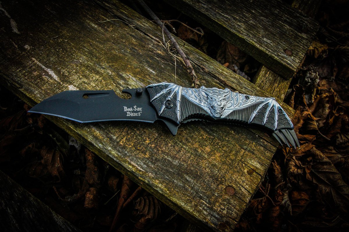 MasterCutlery's tweet photo. Dark Side Blades Vampire Spring Assisted Knives
DS-A066GY
DS-A066GN
#gothic #fantasy #knifecollection #vampire #fantasy #mythica #demonic #darkness #knifeaddiction #bat #springassisted #knifenuts #knifeobsession #dracula #Castlevania #collectibles @mastercutleryllc https://t.co/EuCwDsgPnR