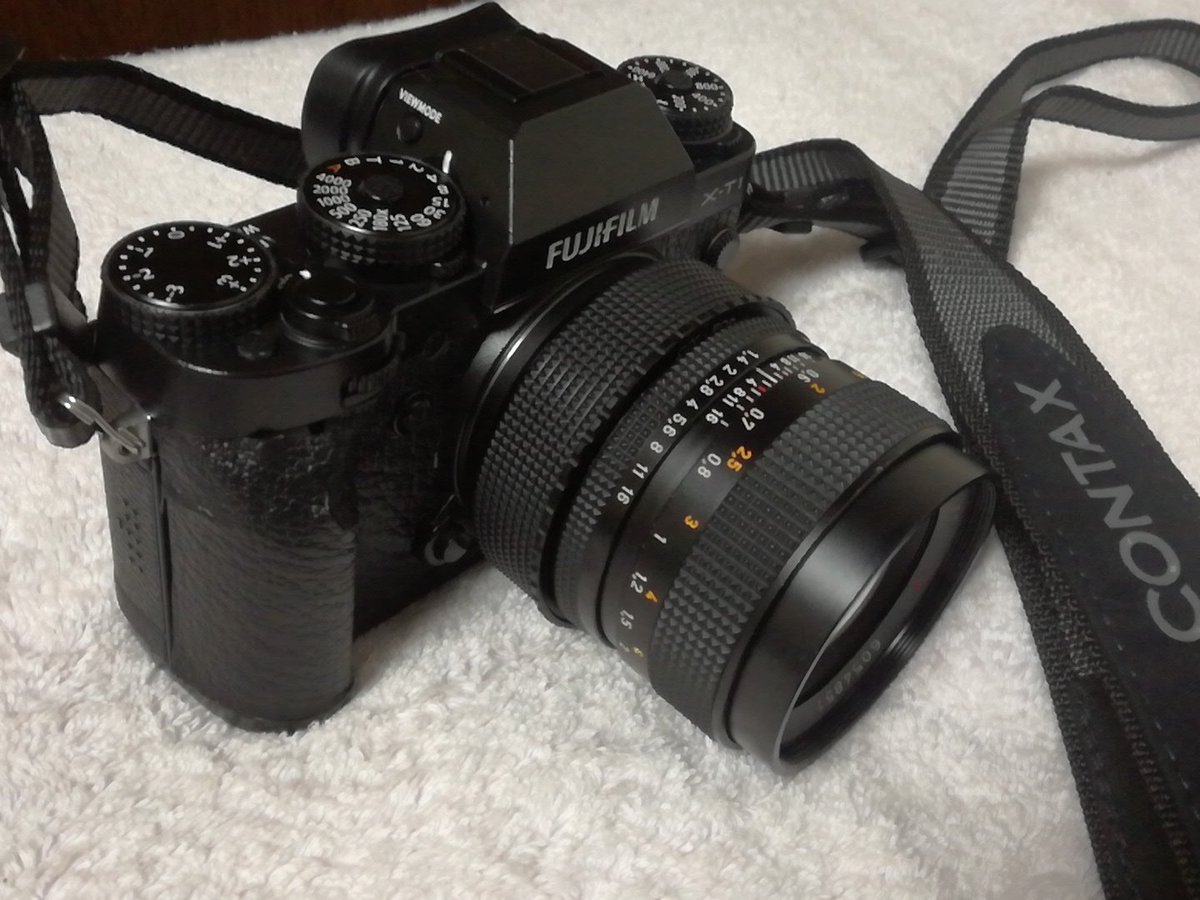 旭コンタックス Iq3 On Twitter 26 Pentax Q 実はいます Q初代ブラック Q S1もだいぶ収束した頃に突如初代が欲しくなり生えた1台 生やすなら01 Standard Primeだろう ということでレンズはこれ一本 裏技的な使い方としてはでかいストロボ載せて全速シンクロ