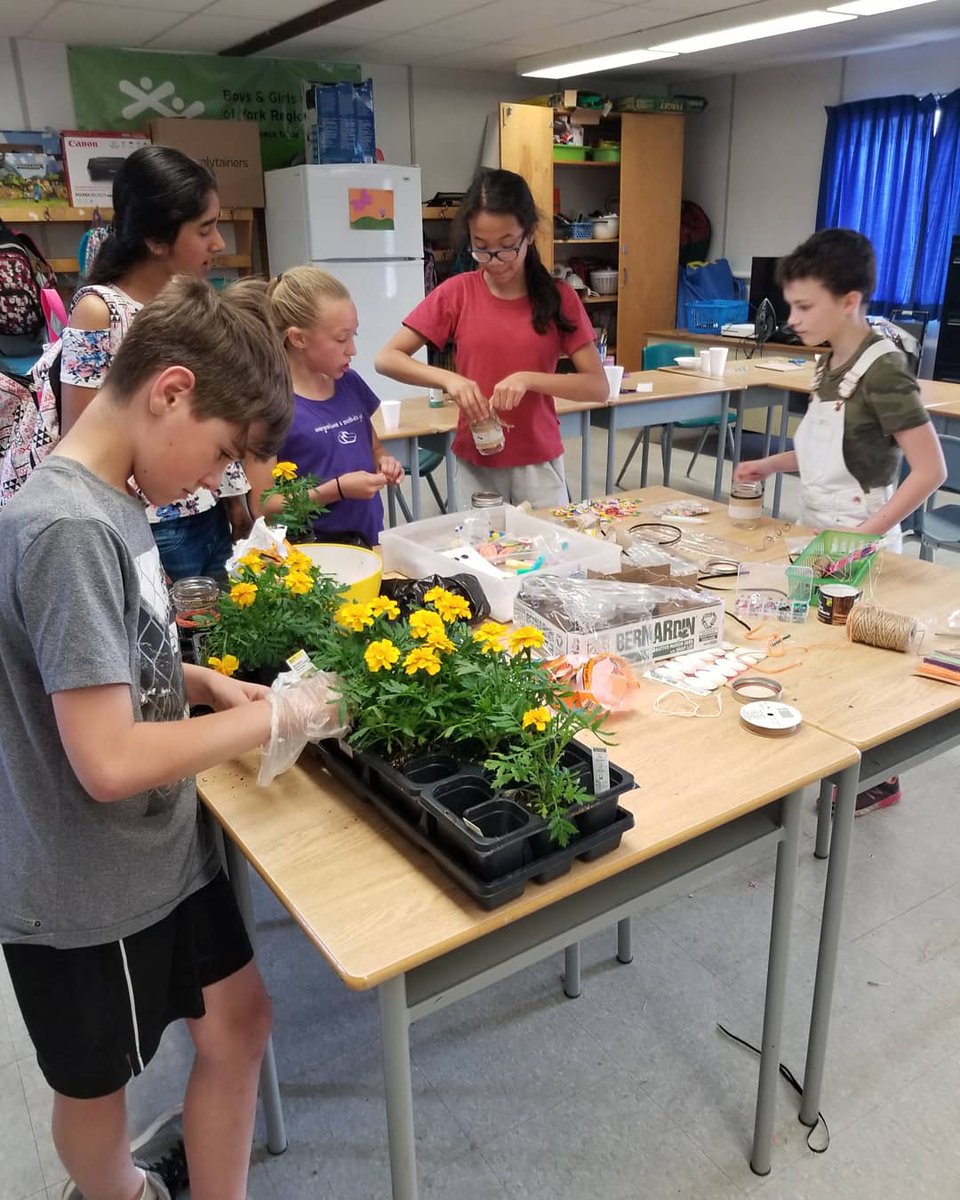BGCYorkRegion's tweet photo. Filling mason jars with beautifio flowers at program! What a nice surprise gift for our BGCYR parents 🌻 #BGCYR #GardeningForTheDay #SpringIsHere https://t.co/sezsQOxFog