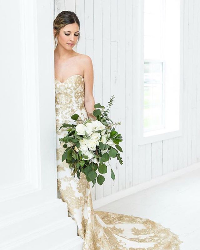 Still swooning over this stunning #stardustbride 😍 Thank you <a href="/kellyfaetanini/">Kelly Faetanini</a> for creating this gorgeous gown!💕 ift.tt/2wRC0ZR