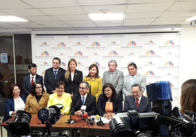 AugustoBarreraG's tweet photo. Estamos muy contentos con el camino recorrido para llegar a la #ReformaLOES. Por fin esta ley será tratada por el pleno de la @AsambleaEcuador y estaremos aquí para resolver cualquier tipo de inquietud. Estamos seguros que la ley será beneficiosa para el sistema #LoesTuFuturo https://t.co/MKo16b6iQR