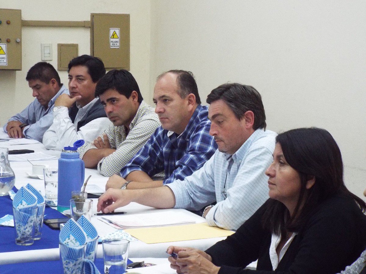 BloquePJSalta's tweet photo. Nos reunimos con el ministro de Salud, Roque Mascarello, para analizar la situación de nuestra provincia y avanzar en la discusión de temas importantes para cada departamento. https://t.co/KtiR2uvx6z
