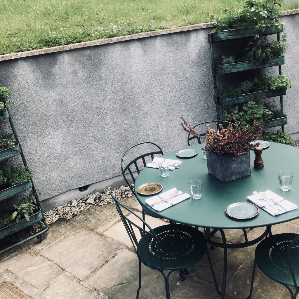 LittleFashBird's tweet photo. Pining for The Cotswolds air &amp; all the @TheFishHotel garden gorgeousness. What a weekend! 🌿✨🌸 https://t.co/9XSnMH9XWZ