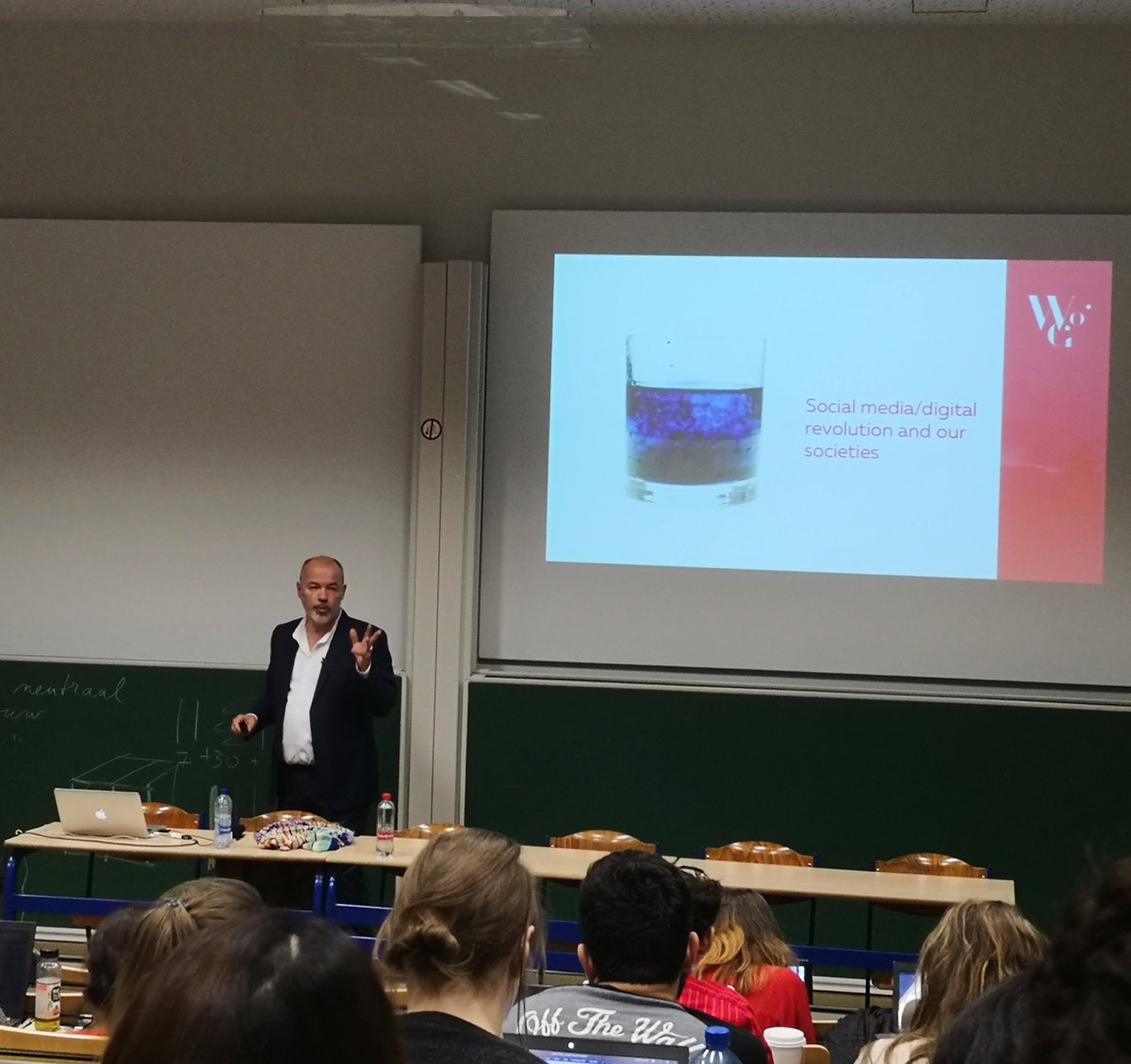 EuropeanSphere's tweet photo. "You can't anymore detect what is social media and what is not social media. Everything is social and connected now", says @cginisty on @BrusselsTalking lecture. Join the discussion! #Brusselstalking @MediaEu @MEDIAprogEU @mediaroad_eu #BruDigiTalk24 @debatingeurope https://t.co/ZTFGrhBCBt