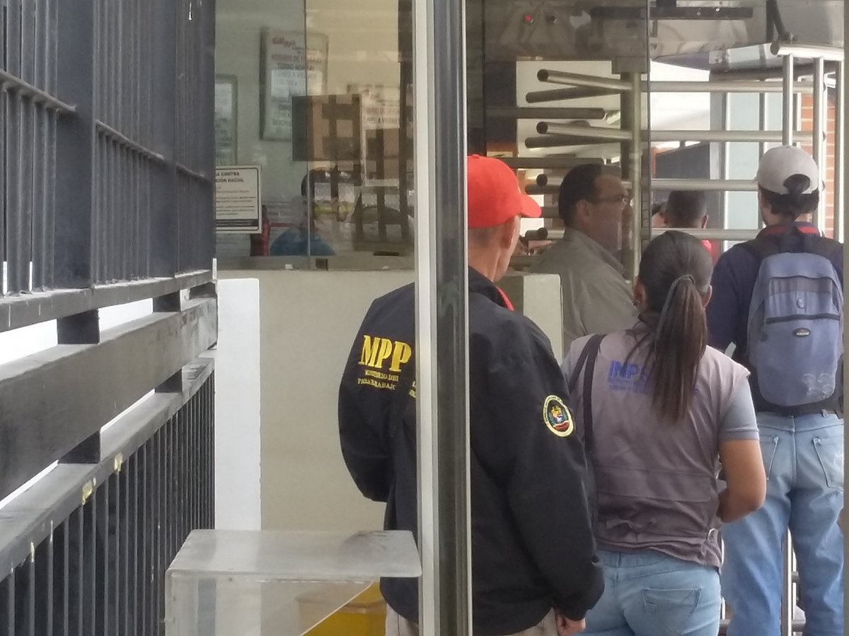 churuguara's tweet photo. #15May Tomada por el Gobierno Nacional empresa #kellogs en #Maracay.  Los 400 trabajadores amanecieron con la liquidación  en sus cuentas https://t.co/kxGEgYMzFR