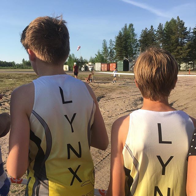 lynxsuunnistus's tweet photo. Jännää, jännää. @antonpackalen & @fritzen_f toivat molemmat Lynxin selvässä kärjessä osuuksiltaan. Tuleeko @sallaisoherranen ykkösenä maaliin? #suunnistus #aov2018 https://t.co/v2s6TS9F71 https://t.co/NWkY0od1Iq