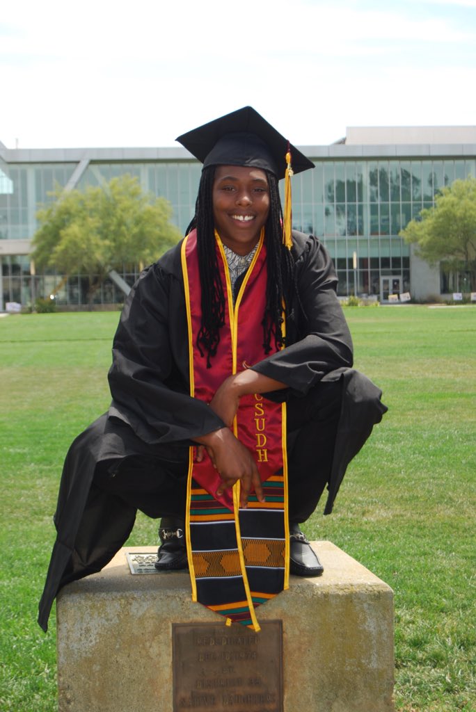MariCuuh's tweet photo. Woke up feelin some typa way... Only 3 days away from changing my life for the better🎓💯🙏🏾
Then after that ✈️🇨🇳 China here I come😈🏀
#HoodGraduate #Big3s #MamaWeOnNow #DadWeGoneBeStraight
#LilBrosWeFinnaBall
#DuarteGoinInternational https://t.co/QVbzrkA5uD