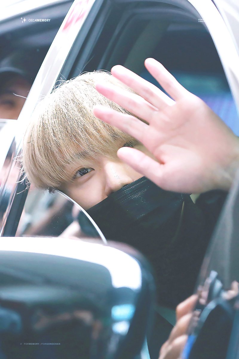 0814memory's tweet photo. ✨180507 김포입국 #B1A4 #공찬 @B1A4_gongchan 너만 보는 바보🙂❤️🐶❤️ https://t.co/UHT7r0OKyK
