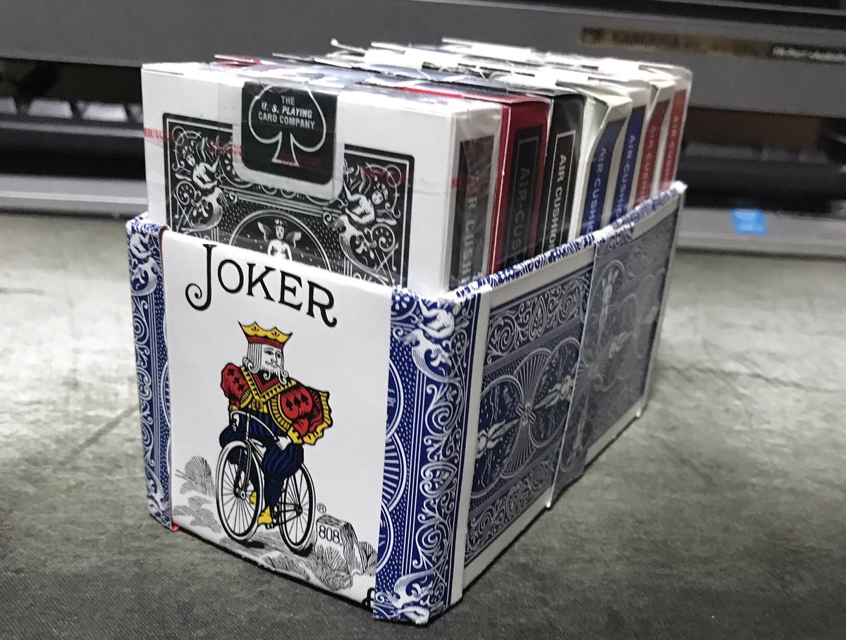 り ゅ う トランプの箱を入れるための箱を トランプで作っていくスタイル