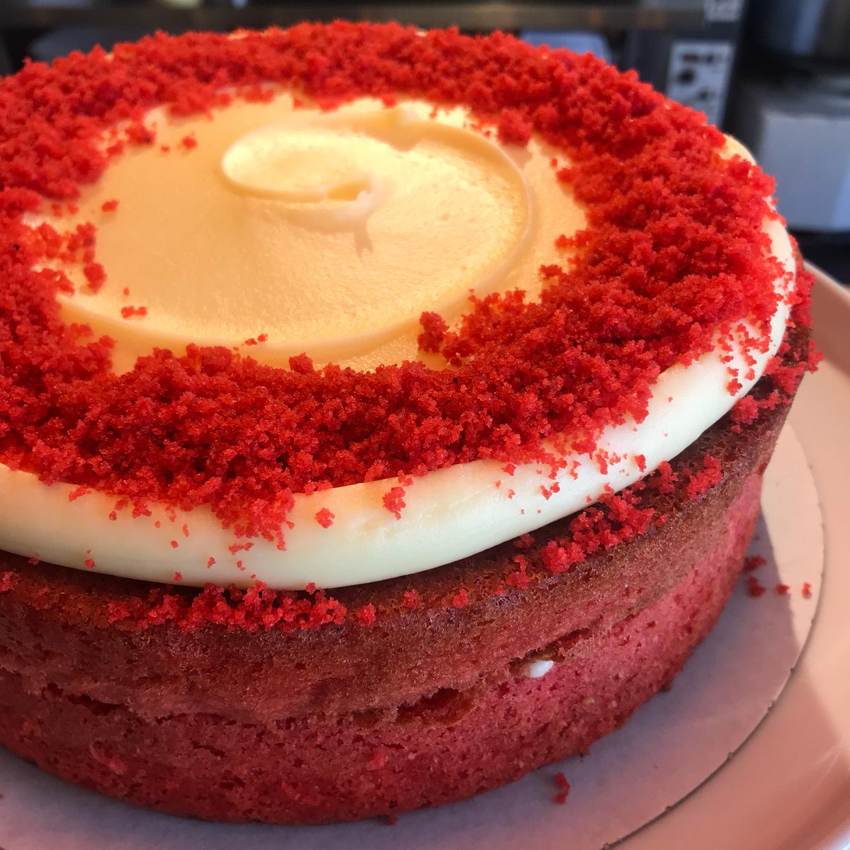 EAT_17's tweet photo. Because everyone loves #CAKE... 

#HappyFriday #fridayfeeling #heysweetie #lovelocal #bishopsstortford #cafe #bakes #localbakes #redvelvet https://t.co/OBQ3H5jqau