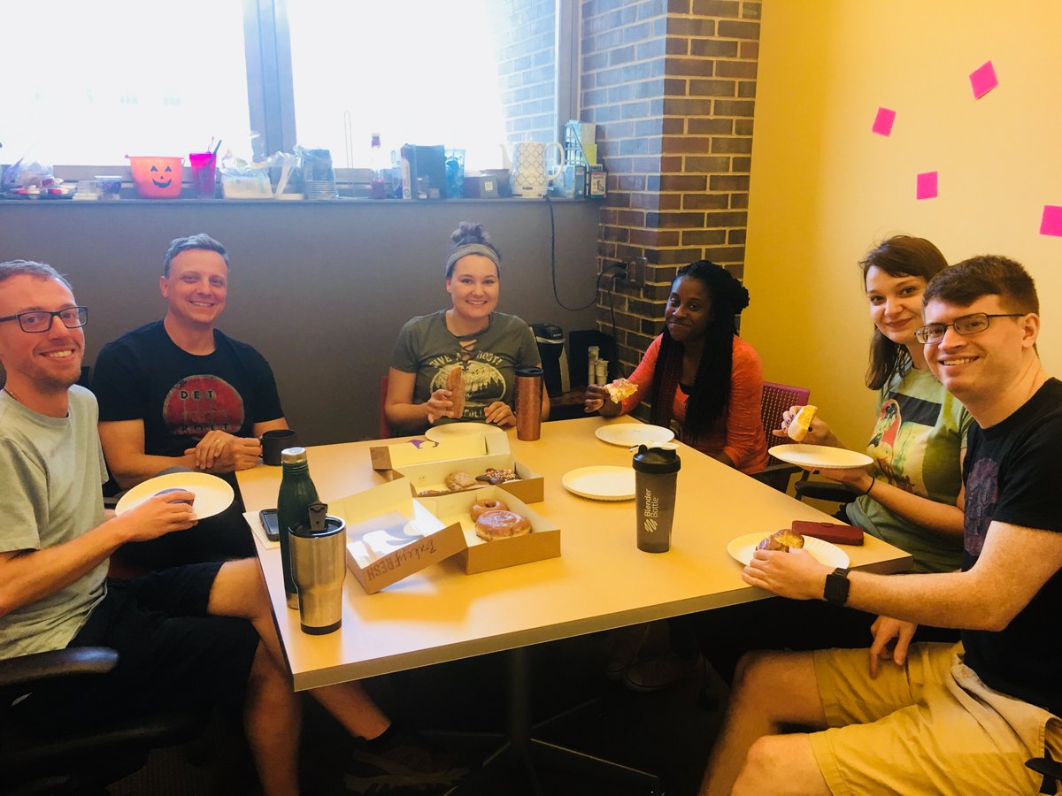 GrossLabUC's tweet photo. Personality Donut Day with the #grosslabfishfans https://t.co/E4BGfIaVse