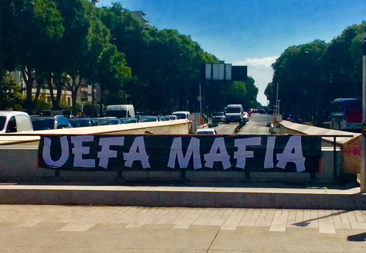 VGCU84's tweet photo. #OMATH La jeunesse de #MarseilleEnBleuEtBlanc a un message pour l'@uefa qui nous prive de milliers de places pour la finale: https://t.co/kUanzYlHSw