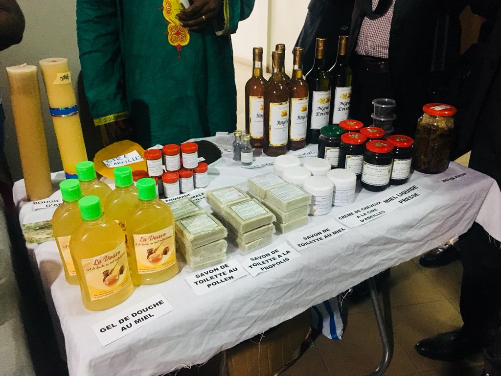 La France, via l’ <a href="/AFD_France/">Agence Française de #Développement (AFD) 🇫🇷 🇪🇺</a> , soutient le programme d’appui aux petites et moyennes entreprises qui valorisent et transforment les produits agricoles. À terme, 2000 entreprises doivent être accompagnées dans tout le #Cameroun