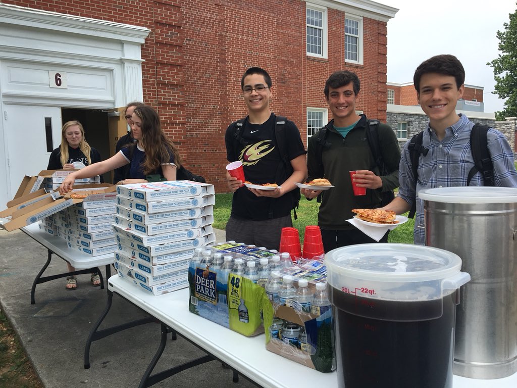 DeidrePendley's tweet photo. ACT Work Keys Pizza Party with T-shirts! 🎓🎉🍕Seniors were recognized for Gold and Platinum level National Career Readiness certificate!!!🎓@BTCS_THS https://t.co/wQMO0ZHh5u
