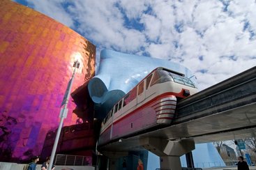 VisitSeattle's tweet photo. In search of things to do in Seattle? We've got you covered! Check out our list of popular attractions in and around the area. https://t.co/L49VPXboaK https://t.co/e4lm3BnbhI