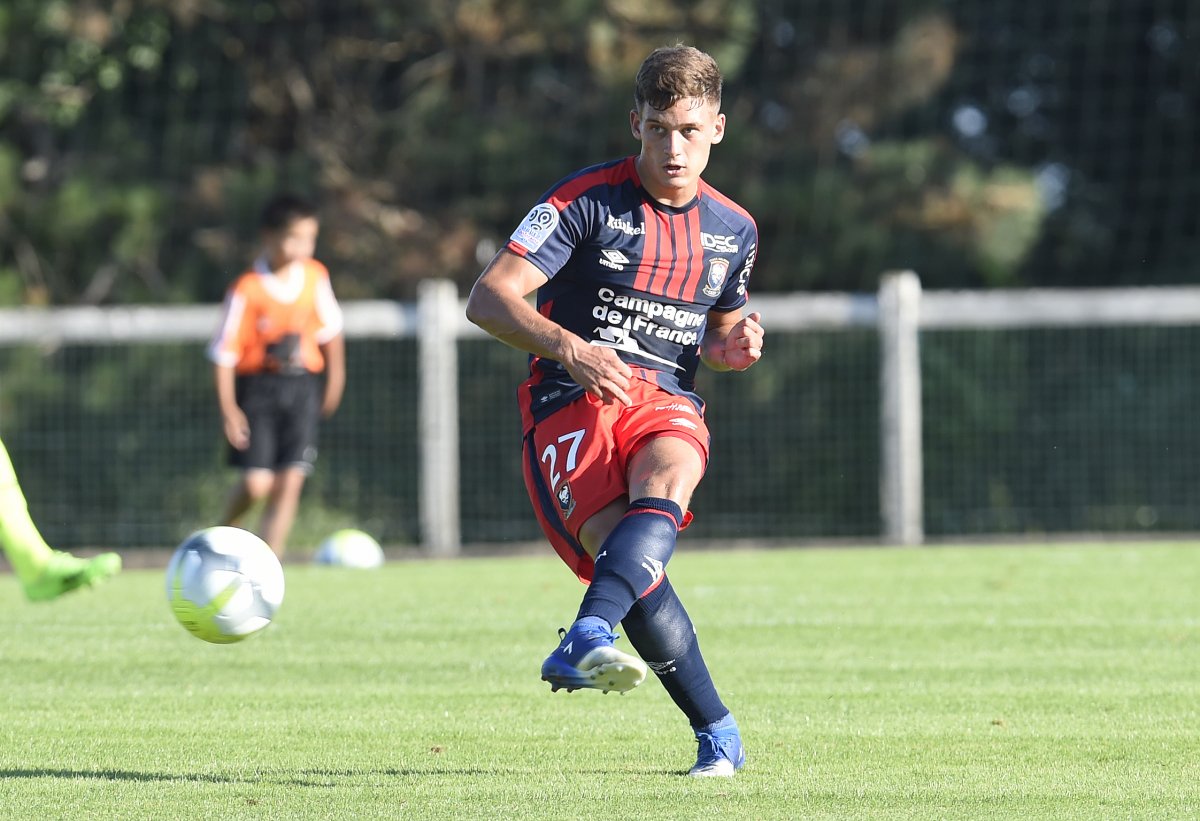 SMCaen's tweet photo. Pape Sané 11e de @DominosLigue2 avec @AJA 
Valentin Voisin 5e de N1 avec l'US Avranches 

👏🔴🔵👏 

#SMCaen #TeamSMC https://t.co/s7KLPkJzY2