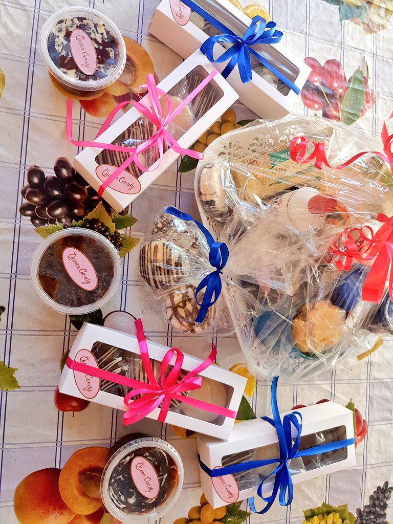 QueenCandy_py's tweet photo. Felices de saber que muchas mamis hoy se despertaron y recibieron un toquecito de dulzura de parte nuestra!! Porque ellas se merecen lo mejor😍🍫🎂🍪🍩🍰👑💥💪 #FelizDíaMamis #queencandy https://t.co/pOJOJ6sGXk