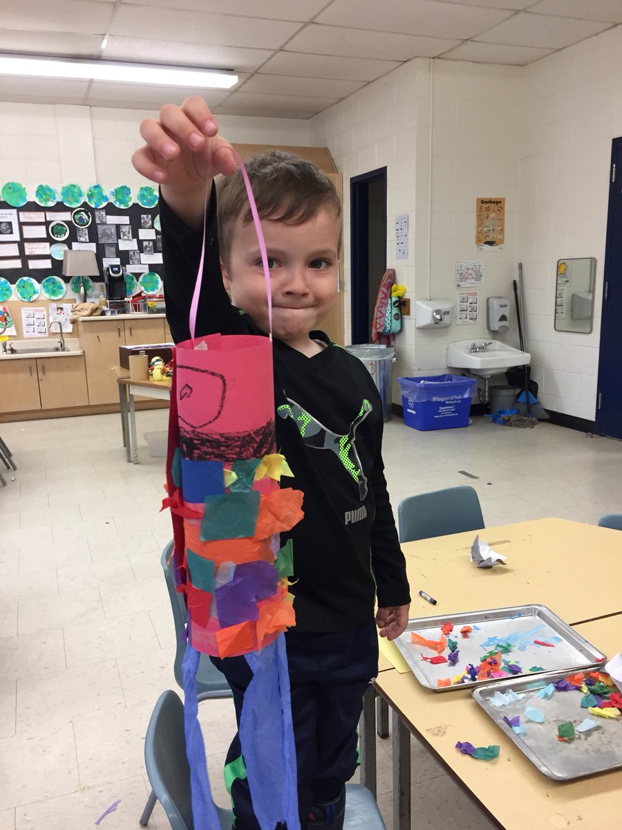 MsSEmmett's tweet photo. After learning about koi ponds, the kids made their own fish. Soon enough they created a pond and turned themselves into the koi! #asianheritagemonth #endlessimagination @BurnhamthorpeFI 💛🐾💙 https://t.co/rD72rfyYe6