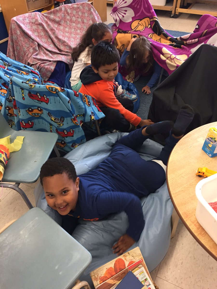 MsSEmmett's tweet photo. After learning about koi ponds, the kids made their own fish. Soon enough they created a pond and turned themselves into the koi! #asianheritagemonth #endlessimagination @BurnhamthorpeFI 💛🐾💙 https://t.co/rD72rfyYe6