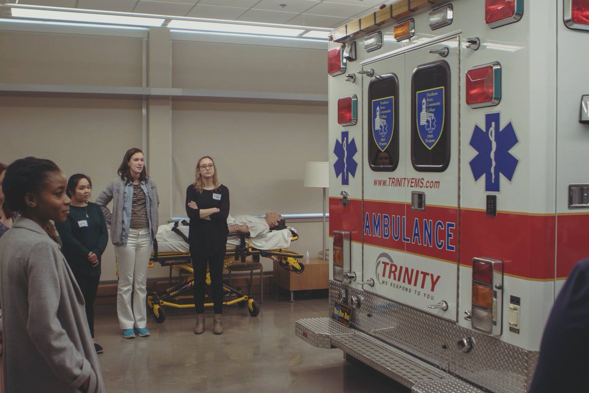We are excited to welcome 14 new students to the Regis family as the first class of the new Accelerated B.S. in Nursing program at Regis North is starting today! #RegisNorth #AcceleratedNursing 

regiscollege.edu/RegisNorth