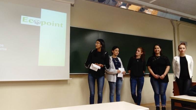 lucemprende (@lucemprende) on Twitter photo Esta tarde, estudiantes de la asignatura de Innovación y creación de empresas de 4º ADE de <a href="/UNavarra/">UPNA - Universidad</a> defienden los proyectos finales de la mano del profesor <a href="/martin_larraza/">Martin Larraza</a> Esta tarde, estudiantes de la asignatura de Innovación y creación de empresas de 4º ADE de <a href="/UNavarra/">UPNA - Universidad</a> defienden los proyectos finales de la mano del profesor <a href="/martin_larraza/">Martin Larraza</a>