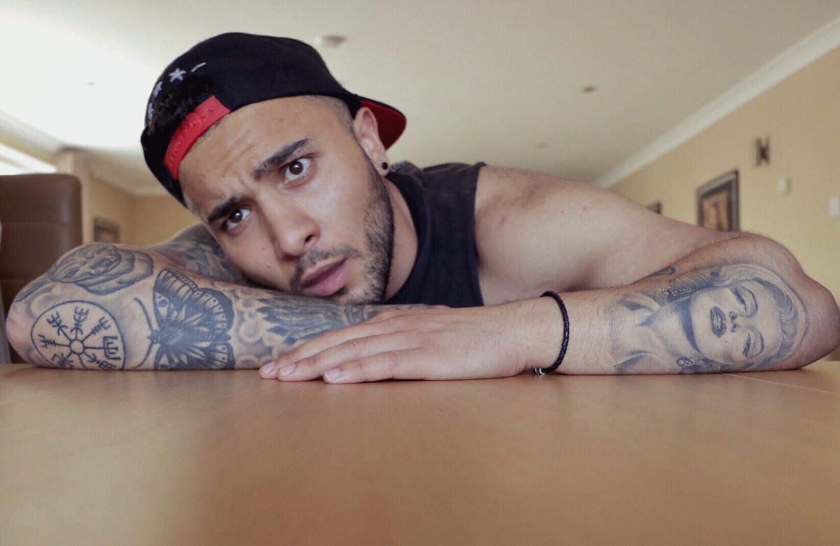 NextStopDenis's tweet photo. Bored AF https://t.co/YDpEf9m3Ga