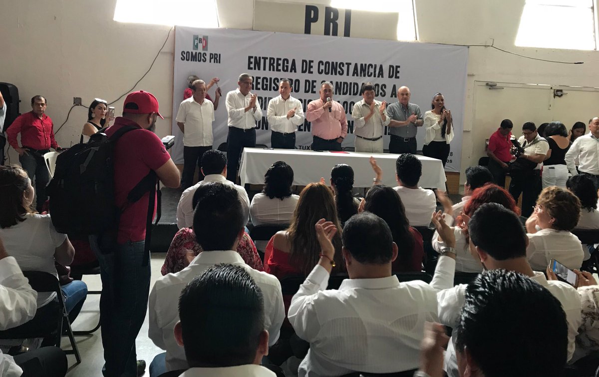 ChiapasPRI's tweet photo. Entrega @JulianNazar_PRI constancia de registro a las y los candidatos a las presidencias municipales y diputaciones locales https://t.co/plNzWB5enW