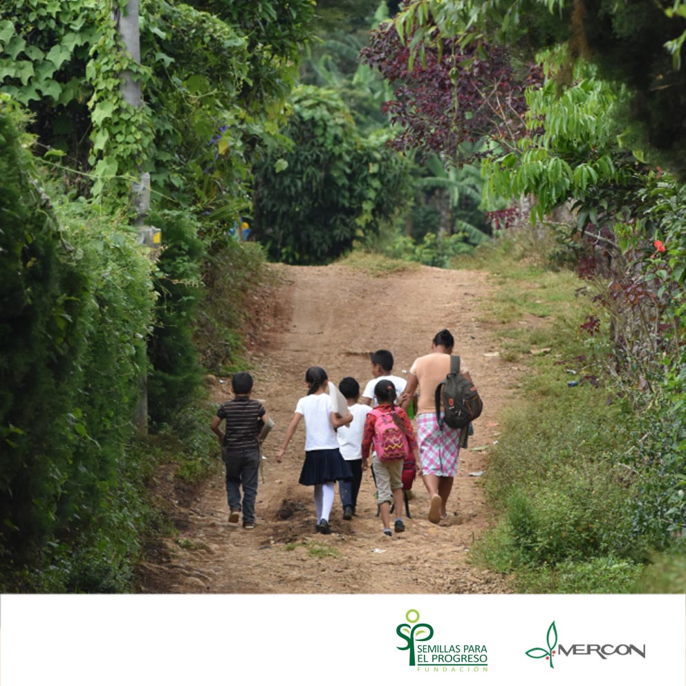 Today we celebrate the International Day of Families, recognizing their key role in the development of the coffee communities. 
#InternationalDayofFamilies