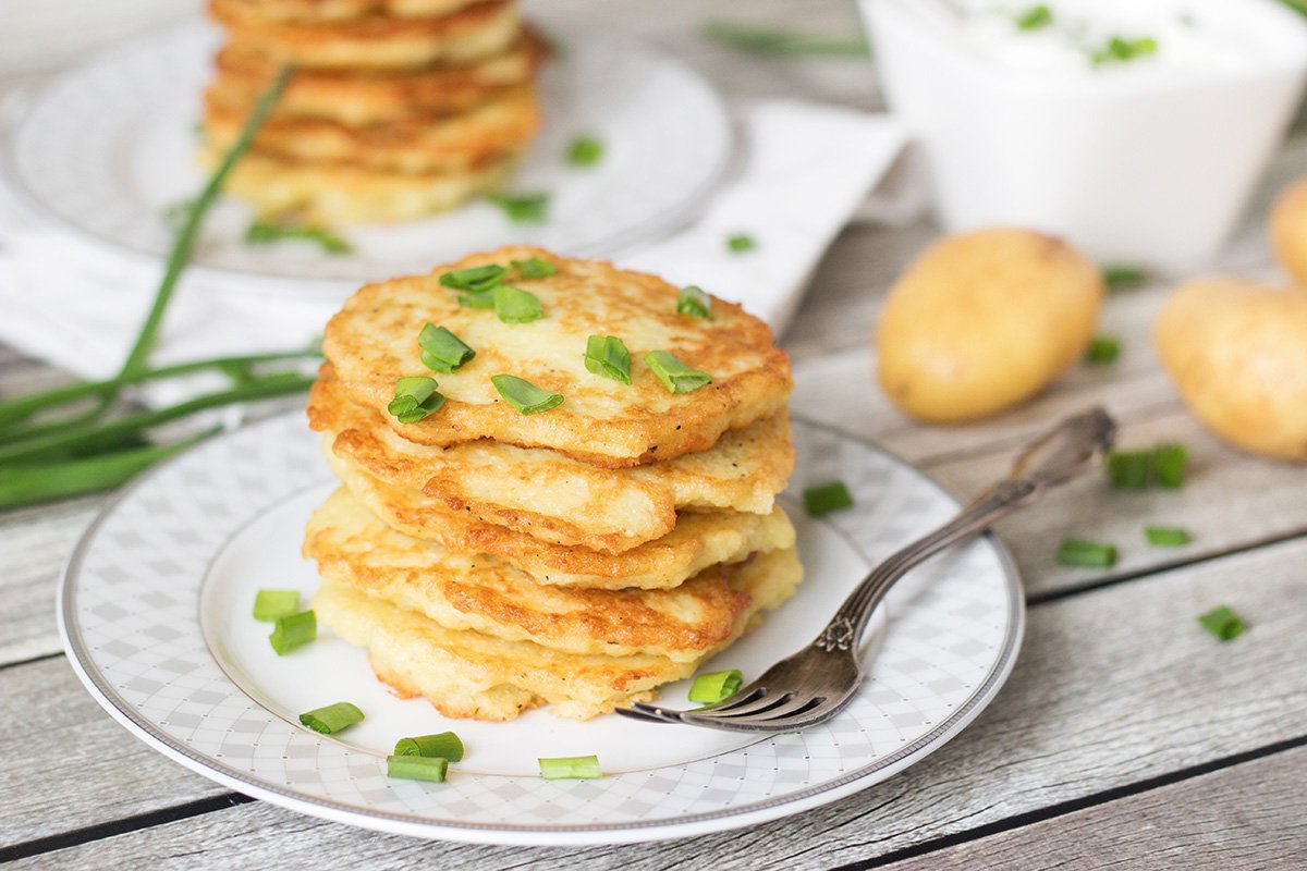 BergHOFF_TFK's tweet photo. Do you love #potatopancakes? #BergHOFF #TFK #Cookware has this as well as many other great recipes in our #cookbook!
#internationalfood #recipe #waterlesscooking #yum #cleaneating https://t.co/S5bKMtHiNy