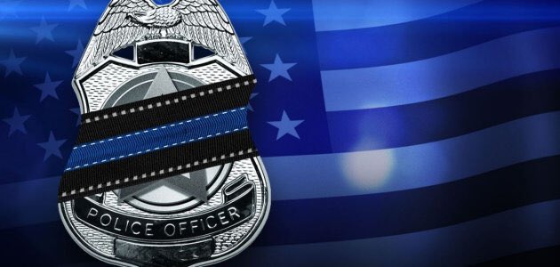 _G1rly_Tattooed's tweet photo. Law enforcement officers are never off duty. They’re dedicated public servants who are sworn to protect us at any time💙

Blessed are the peacemakers~For they shall be called the children of God~Matthew5:9

#PeaceOfficersMemorialDay
#NationalPoliceWeek 
#BackTheBlue  #MyHereos https://t.co/LA1De5I2Qw