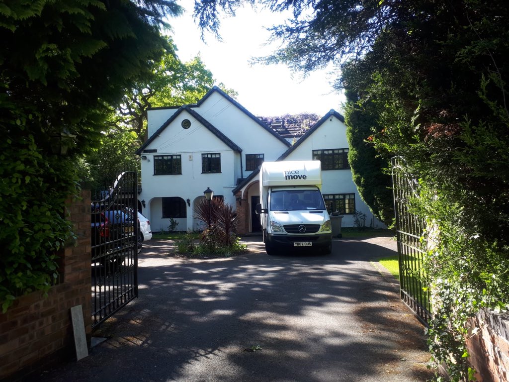 hellonicemove's tweet photo. It's been another busy day for the Nicemove team! We've had moves in Hale and Birmingham today, couldn't have asked for nicer weather! #removals #manchester https://t.co/XabMJQLKDG