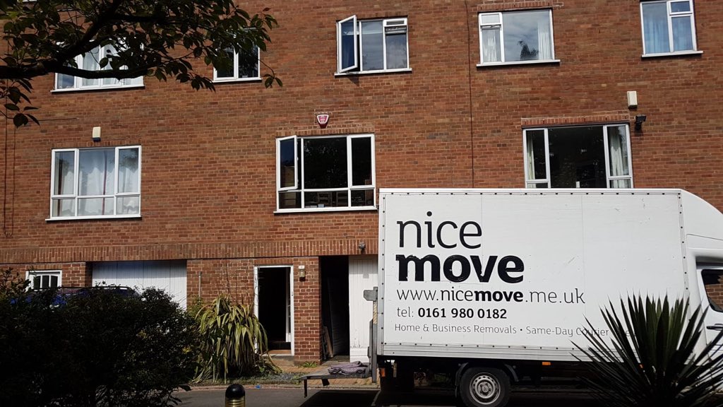 hellonicemove's tweet photo. It's been another busy day for the Nicemove team! We've had moves in Hale and Birmingham today, couldn't have asked for nicer weather! #removals #manchester https://t.co/XabMJQLKDG