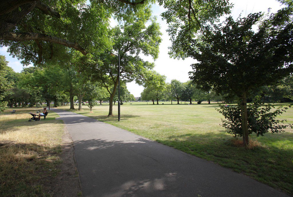 ChesterRow_'s tweet image. From its home in the heart of #Wandsworth, Charles Baker Place overlooks the vast #greenspaces of #WandsworthCommon