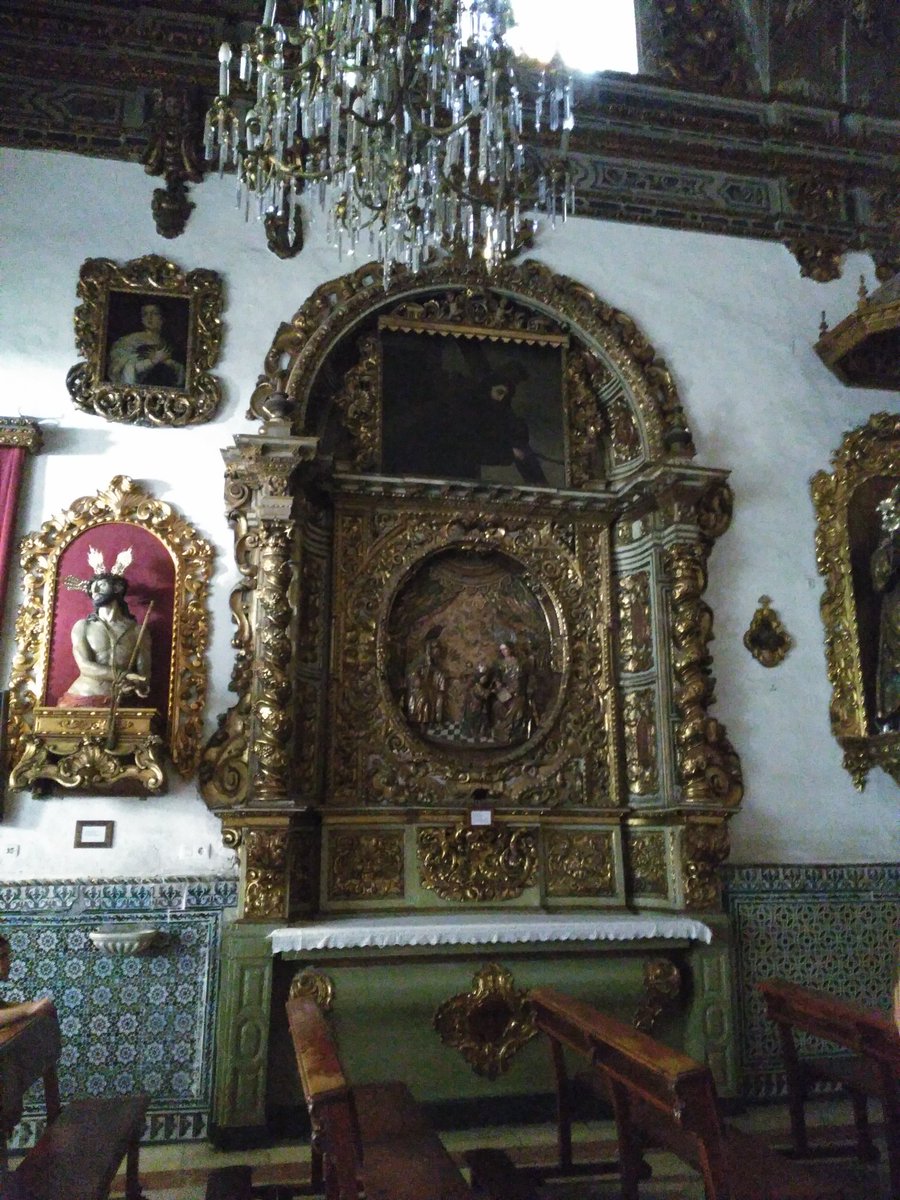 mpreyb's tweet photo. Cuando apagan la Capillita y puedes hacerle fotos a los retsblos de Duque Cornejo sin las horrendas luces desde abajo... https://t.co/oaCRBtUUAa