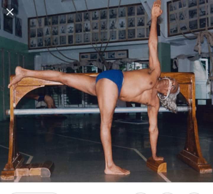 Pavritta Ardha Chandrasana,in class this week,the wall will help with balance &amp; get more out of your twist &amp; help develope strength &amp; poise🙌