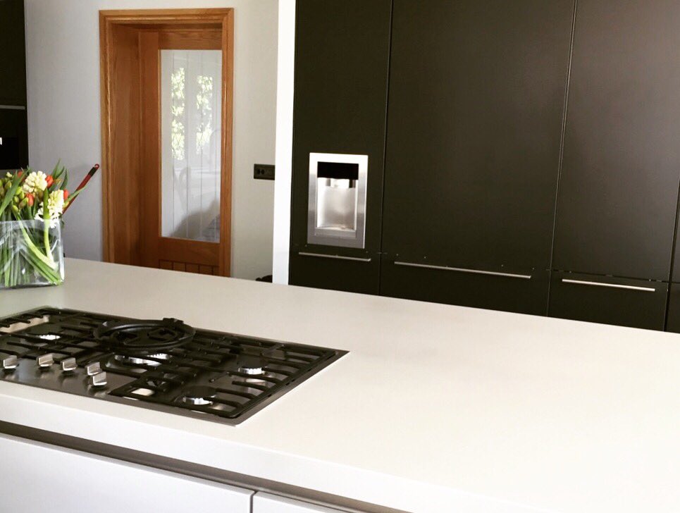 Another beautiful installation with ceramic worktops @siematic_uk @miele_gb 
#germankitchen #siematickitchen #luxurykitchens 
#minimalistkitchen