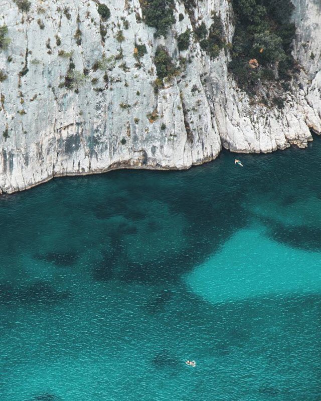 Take an #egtgolftour  to #france Calanque d'en Vau, France
#calanquedenvau #french #frenchnature #frenchcuisine #frenchwine #naturelovers #naturephotography #beach #sun #golftrip #golfholiday #travel #travelgram #travelblogger #travelphotography #history #culture  @US_FranceFR