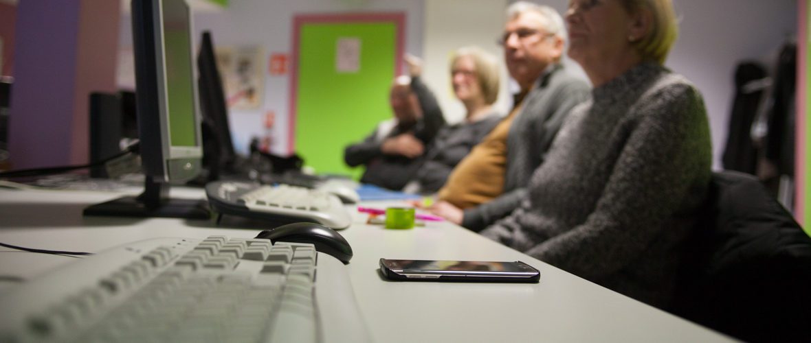 mulhouse's tweet photo. Seniors mulhousiens, faites-vous accompagner dans votre #declarationderevenus en ligne ! 👴💻
La Ville de #Mulhouse, avec la #ClédesAinés & @sema_asso vous proposent 2 ateliers gratuits les 16 et 30 mai : inscrivez-vous au 03 89 33 79 29 ! #impots2018 https://t.co/UAfsNRlziL https://t.co/4ZtyrhMRFf