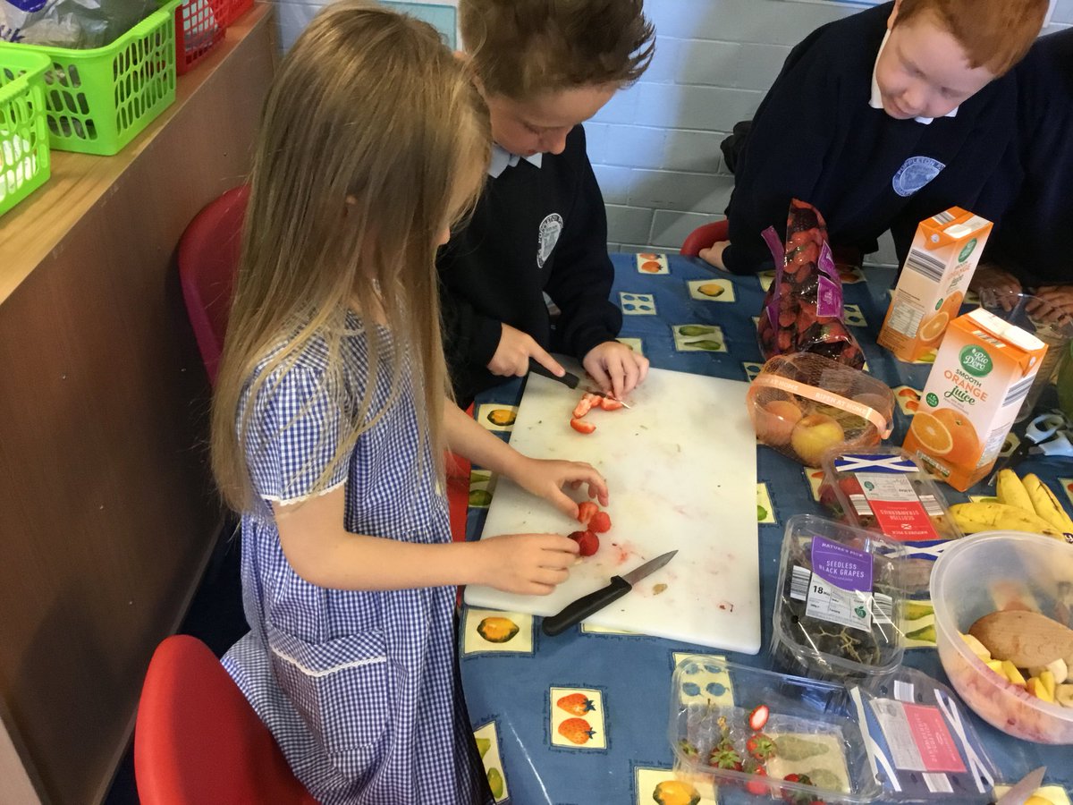 class1_lb's tweet photo. Class 1LB loved making these delicious fruit smoothies. Perfect for a hot day! https://t.co/zO5zSB1fVB