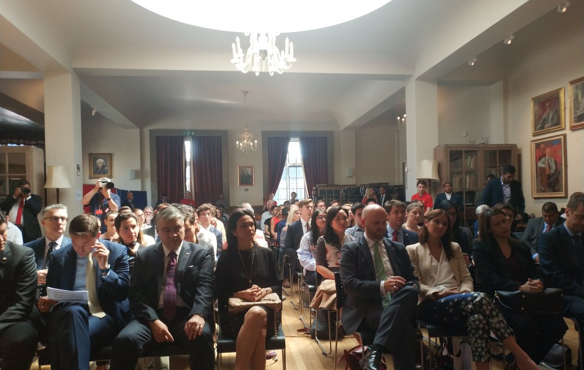 LSE_Globalsouth's tweet photo. Our co-director Dr. Àlvaro Mendez @alvaroimendez welcomes President of #Panama @JC_Varela to @LSEnews for a Public Lecture - a full house event  @lseideas
@LSEpublicevents @AgendaCAF #LSEPanama https://t.co/JOQ8CxSBff