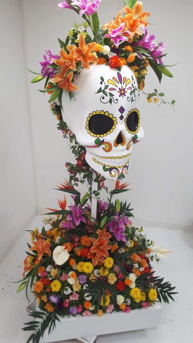 scene2ltd's tweet image. Part 2/5 in our Art of Style special where we show you #HowWeBuild  🛠bespoke sculptures for retail spaces ⚡️Brief via @maynineteen The second sculpture was inspired by the Mexican Day of the Dead imagery 💀We had lots of fun with these and the flowers 🌸 🌺🌼💙