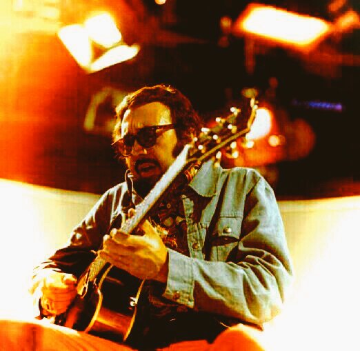 John_ichi_'s tweet photo. Barney Kessel …It's a good picture❗ #jazz #jazzguitar #guitar #jazzgiants #PollWinners #RayBrown #ShellyManne https://t.co/7DDQ8hFYvp
