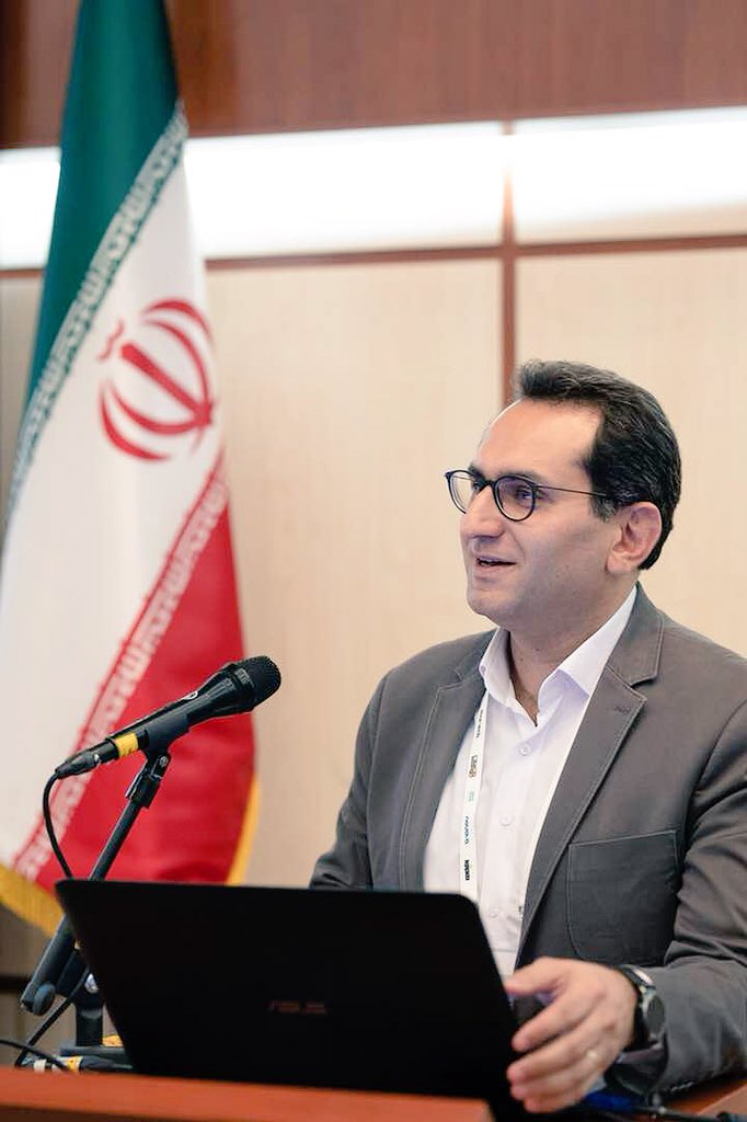 avatech_ir's tweet photo. رضا کلانتری نژاد مدیرعامل شزان میگه شتابدهنده های شزان، آواتک و آواگیمز روی بیش از ٧٠ استارتاپ و ١٧٠ بنیانگذار سرمایه گذاری کردند. #نوآوردروز https://t.co/iHAOhrwKoi